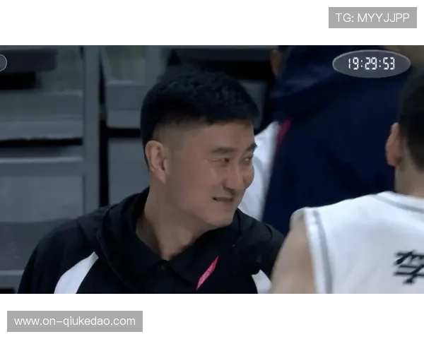 杜锋淘汰赛变阵弃用五上五下,三后卫阵容提速见效 杜锋淘汰赛变阵弃用五上五下,三后卫阵容提速见效