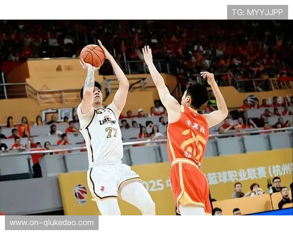 吴骁带伤作战故事：肩膀缠厚绷带罚篮，诠释浙江广厦拼搏精神